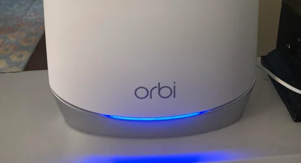 Blue Light on Orbi Device